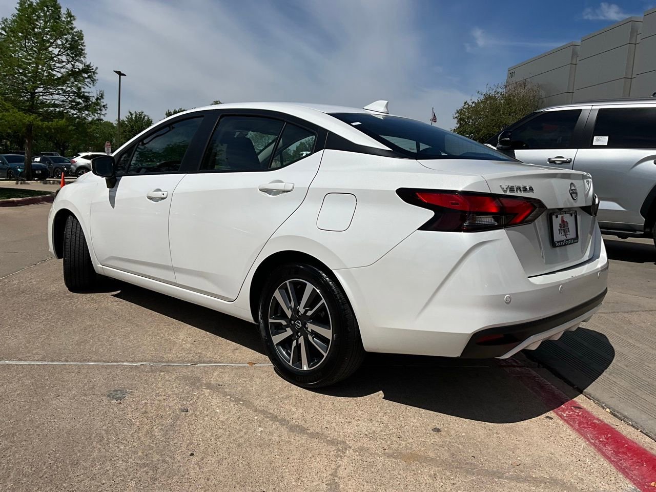 Used 2025 Nissan Versa SV image 8