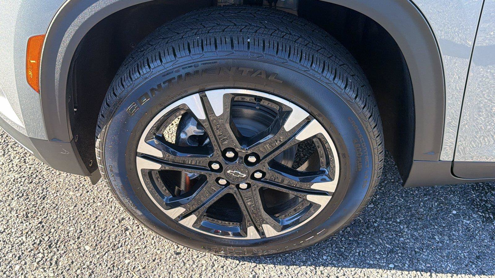 New 2027 Chevrolet Traverse LT w/ Driver Confidence Package FWD image 12