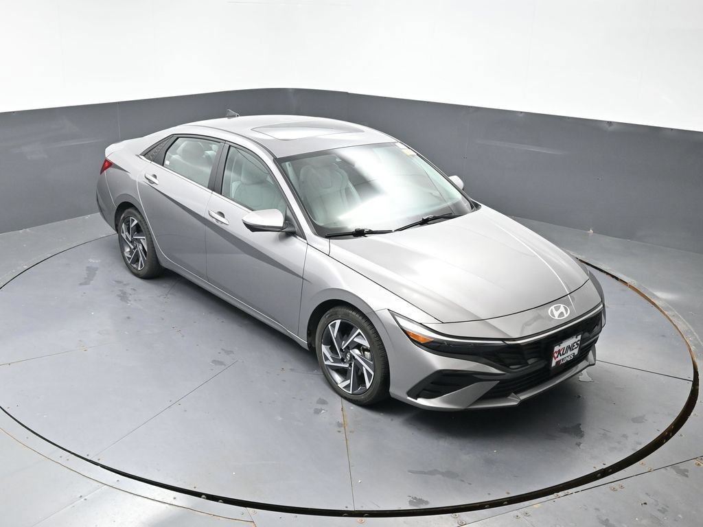 Used 2024 Hyundai Elantra Limited FWD image 44