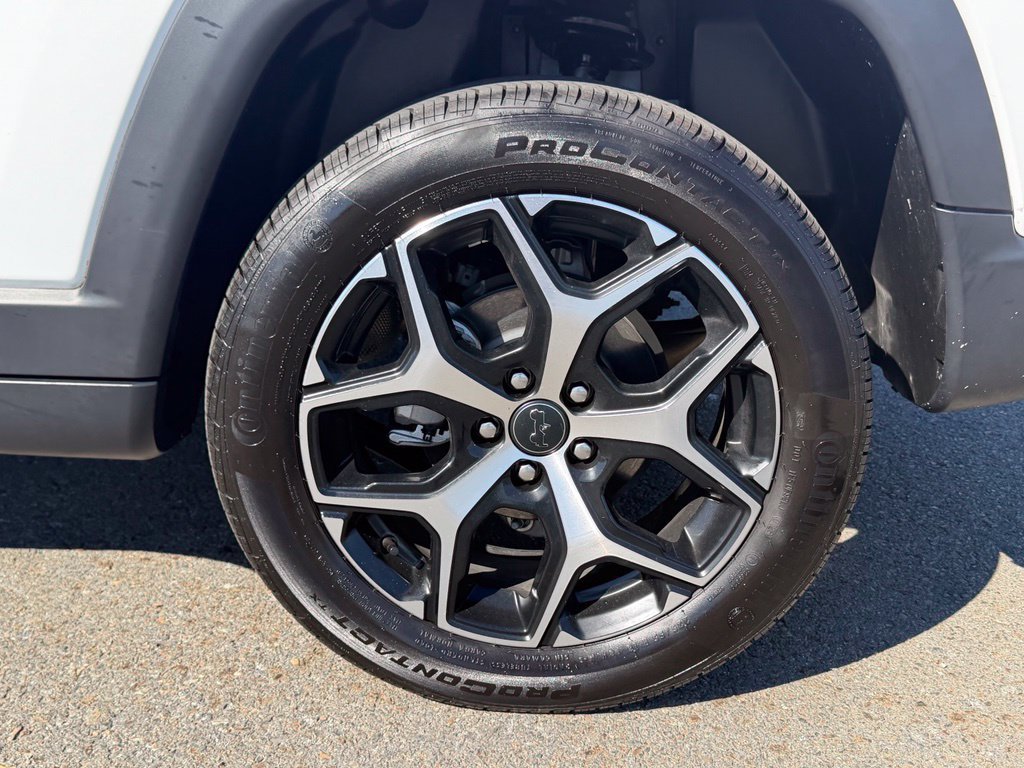 Used 2025 Jeep Compass Limited AWD/4WD image 11