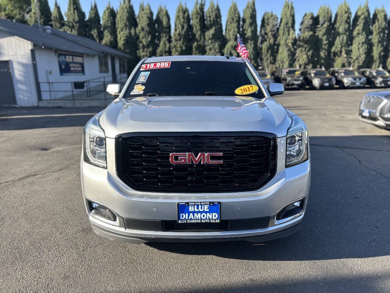 Used 2017 GMC Yukon SLT RWD image 2