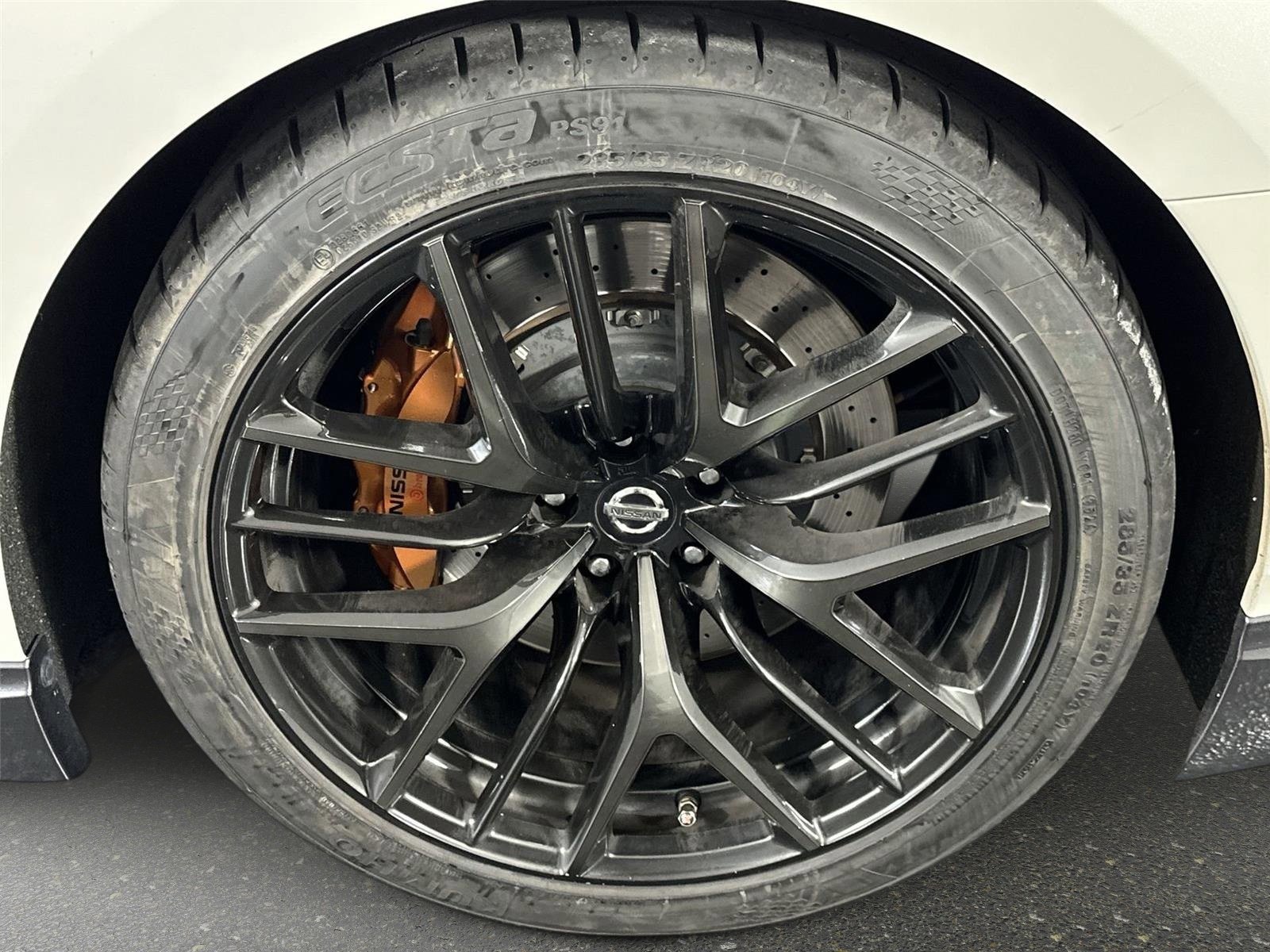 Used 2018 Nissan GT-R Premium image 10