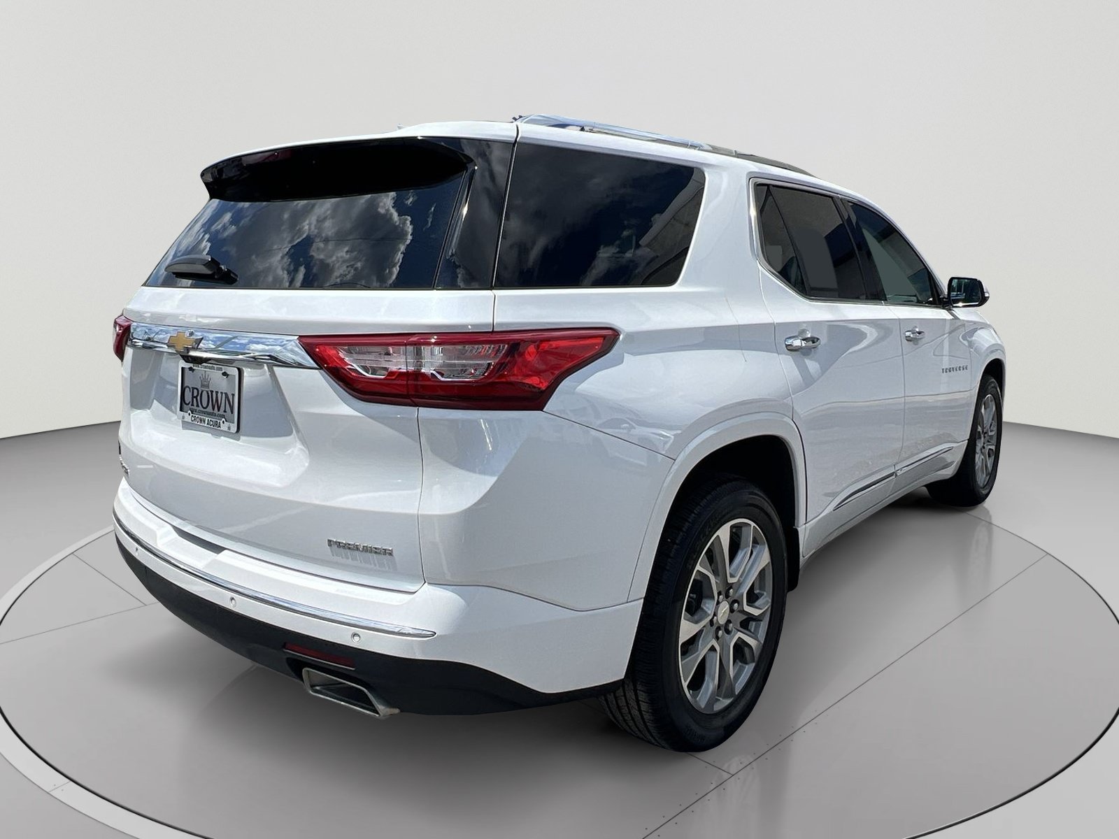 Used 2019 Chevrolet Traverse Premier w/ Driver Confidence II Package FWD image 5