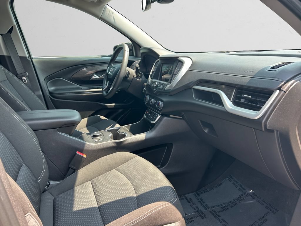 Used 2024 GMC Terrain SLE w/ Driver Convenience Package FWD image 16