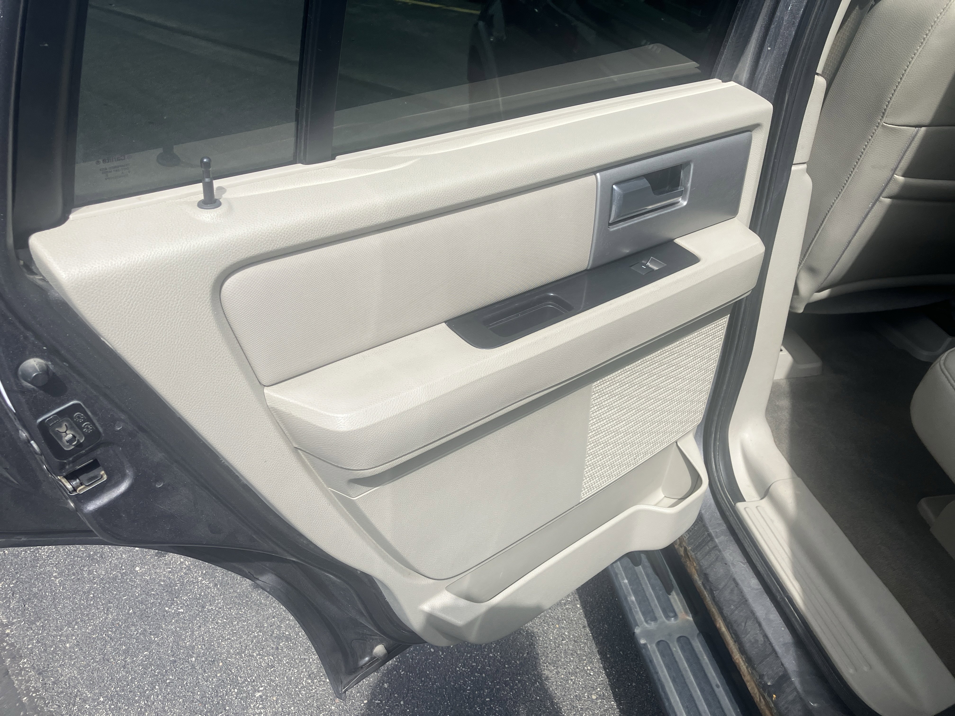 Used 2011 Ford Expedition Limited AWD/4WD image 16