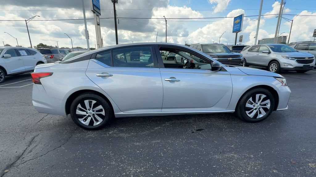 Used 2024 Nissan Altima 2.5 S FWD image 9