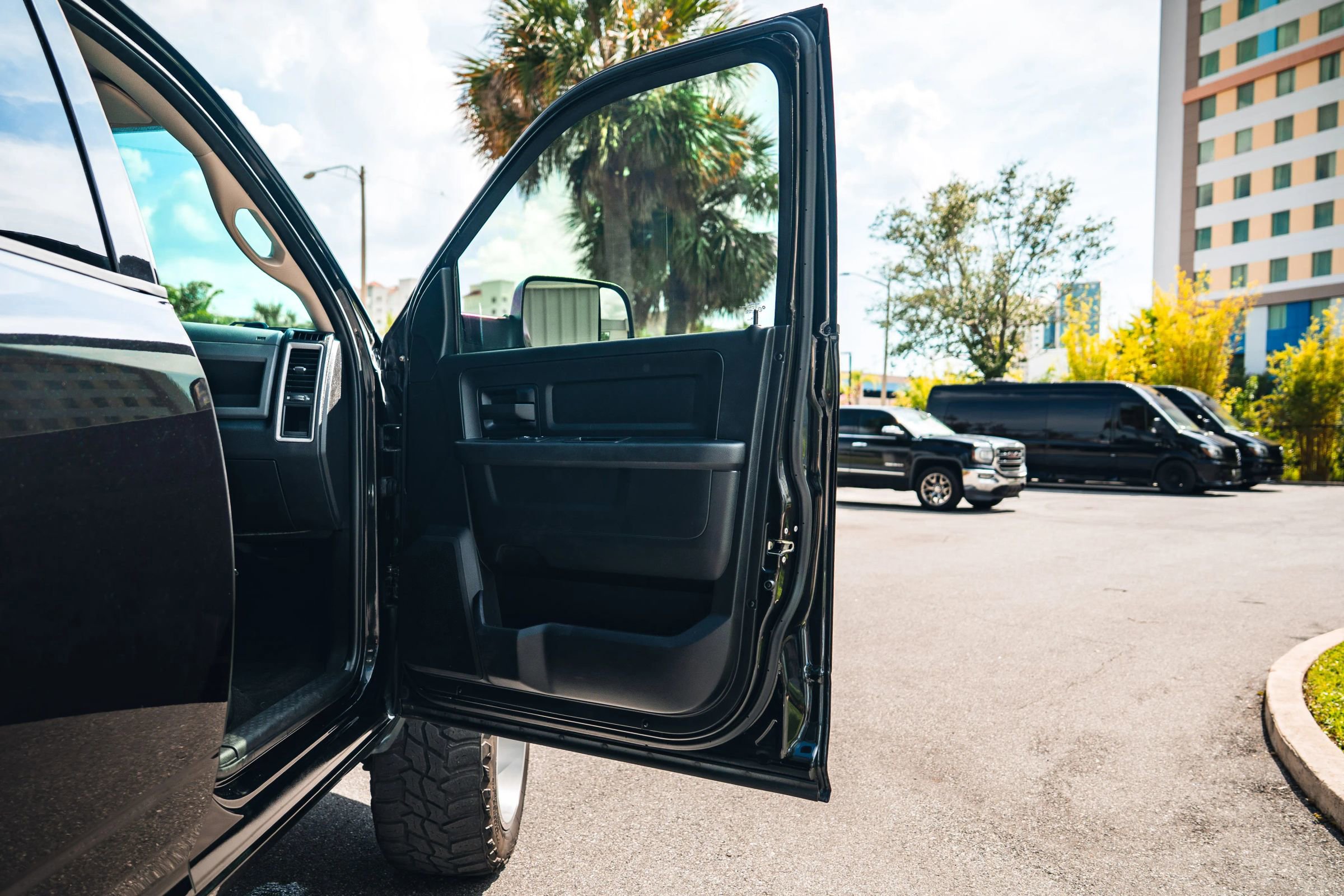Used 2017 RAM 3500 Tradesman w/ Chrome Appearance Group image 15