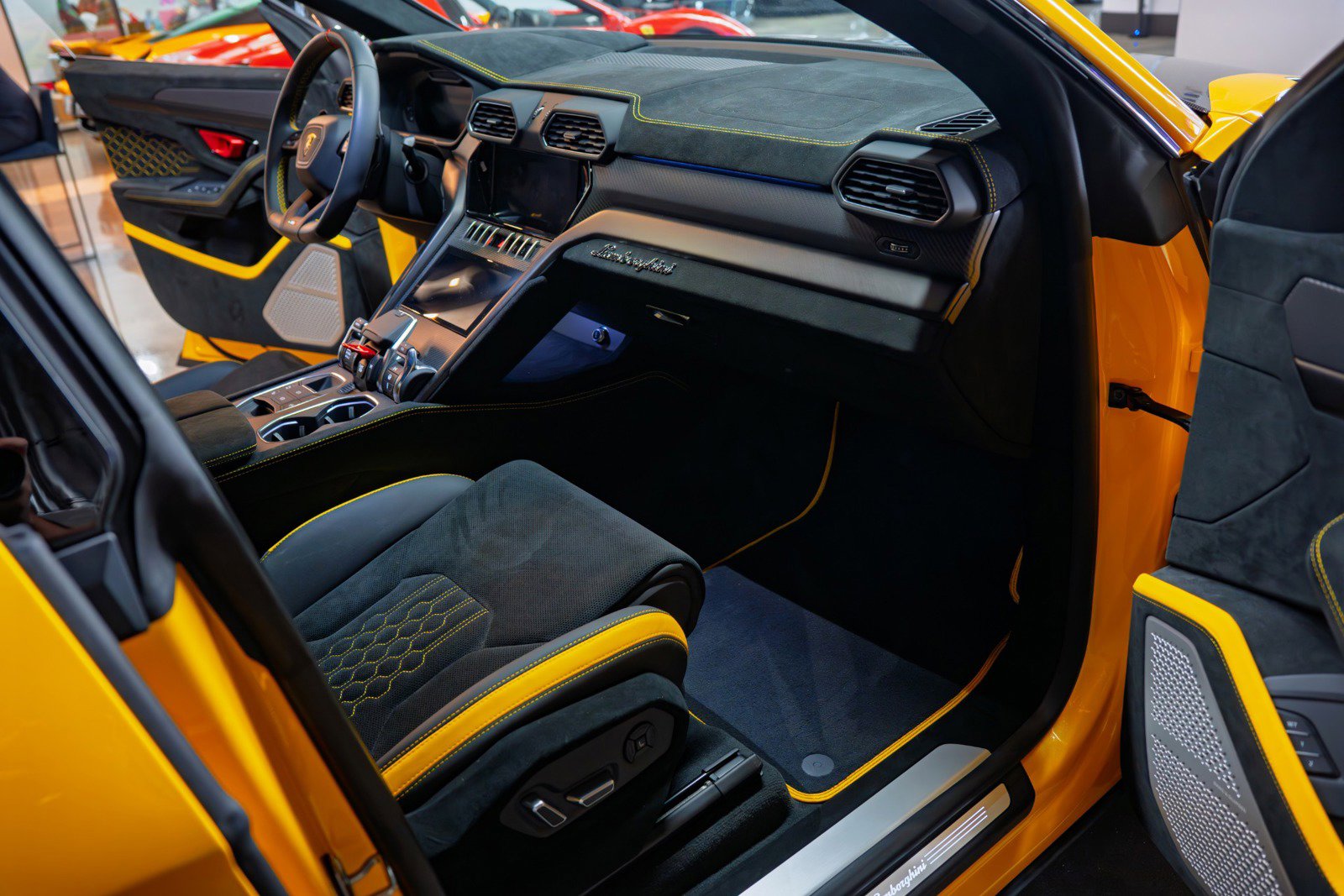 Used 2024 Lamborghini Urus Performante image 12