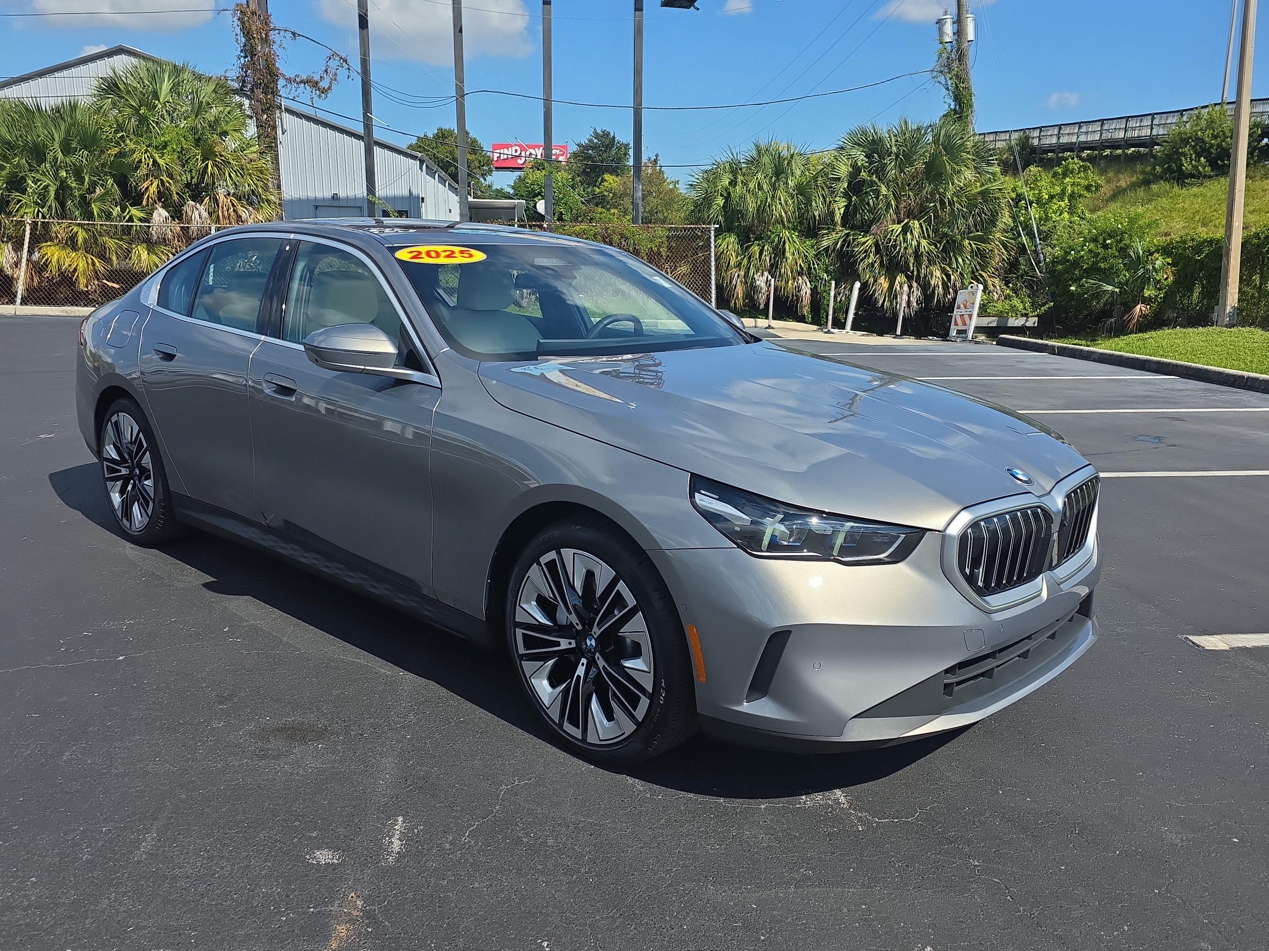 Used 2025 BMW 530i image 2