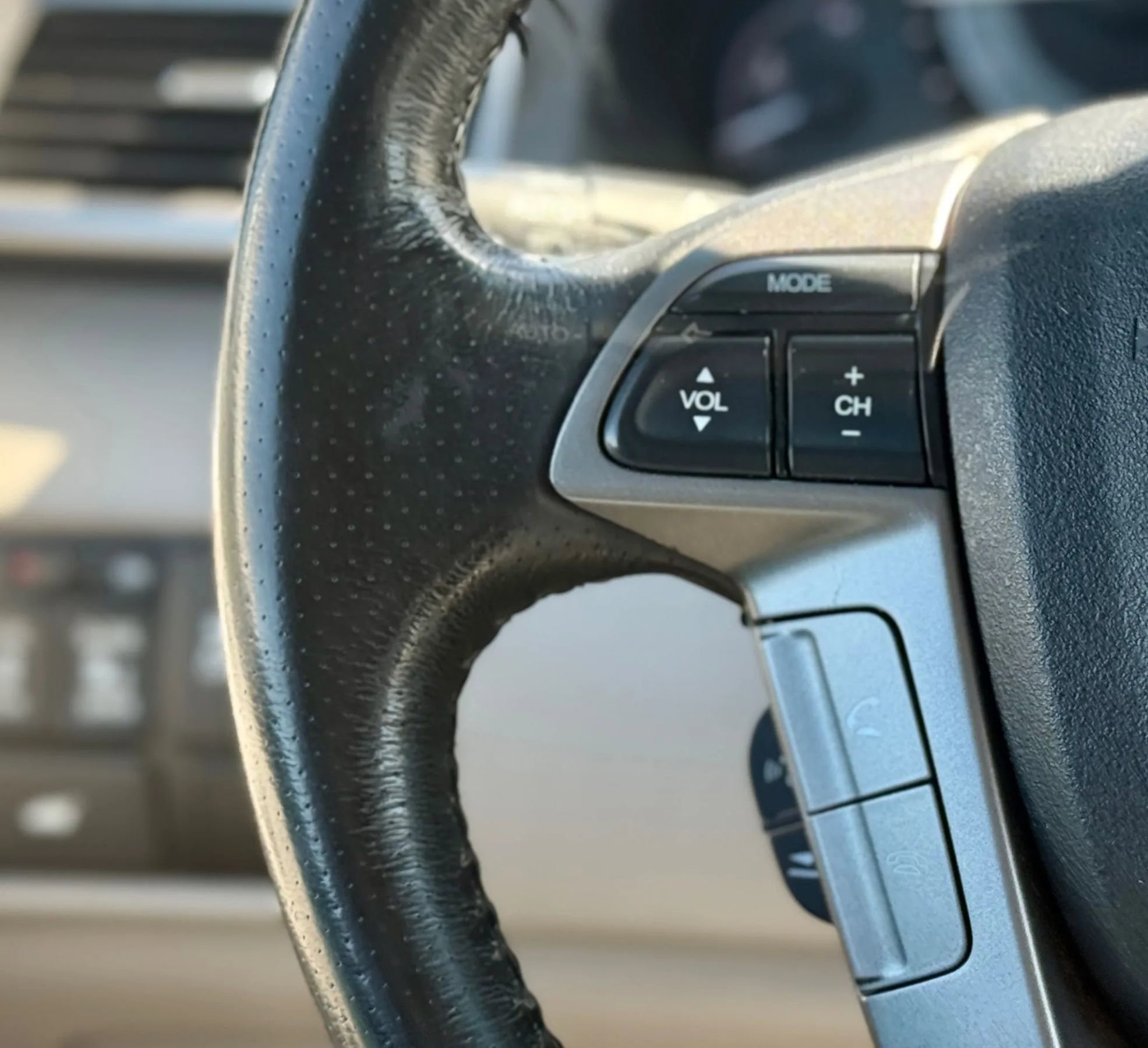 Used 2012 Honda Odyssey EX-L image 17