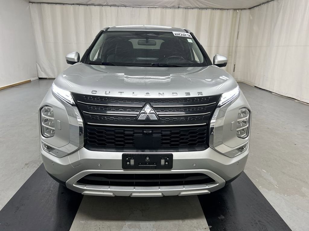 Used 2023 Mitsubishi Outlander SE AWD/4WD image 3