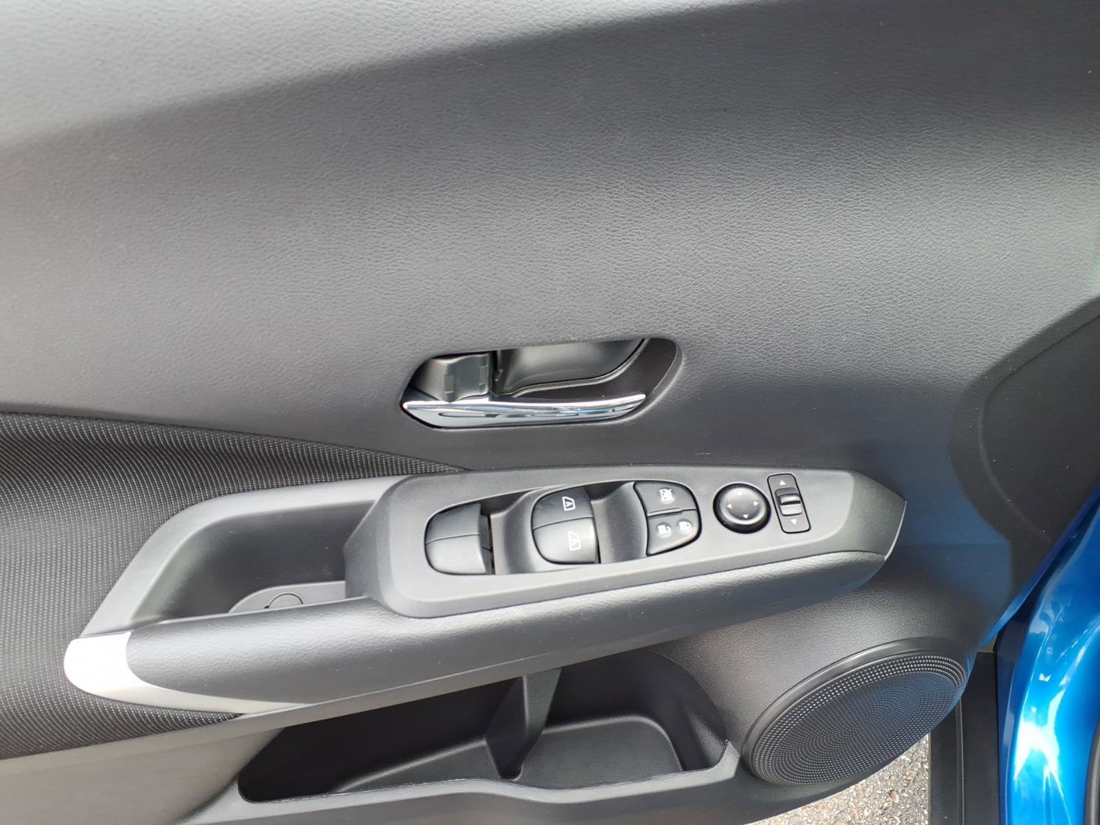 Used 2023 Nissan Kicks SV FWD image 14