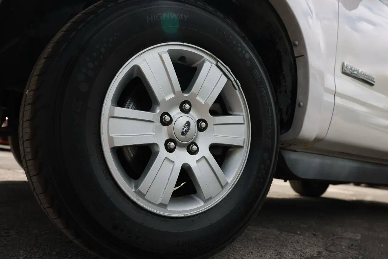 Used 2008 Ford Explorer XLT RWD image 25