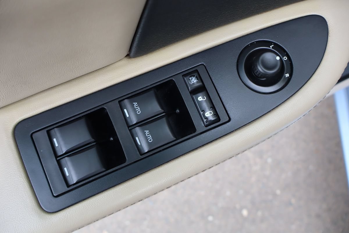 Used 2014 Chrysler 200 Limited FWD image 27