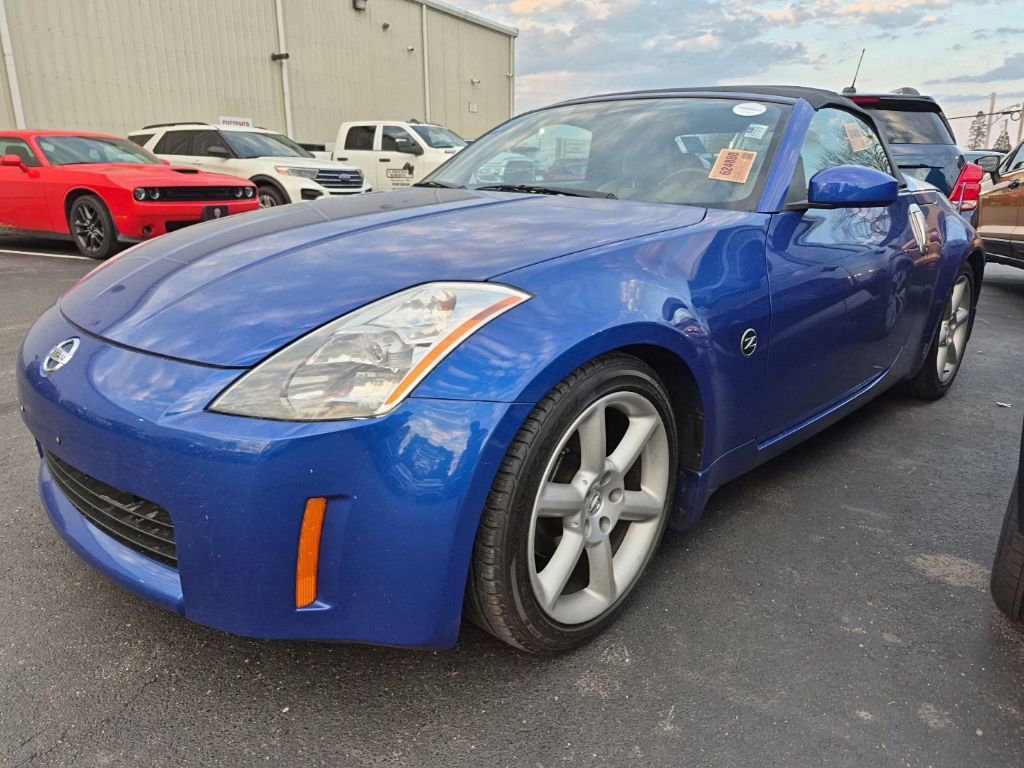 Used 2004 Nissan 350Z Touring image 2