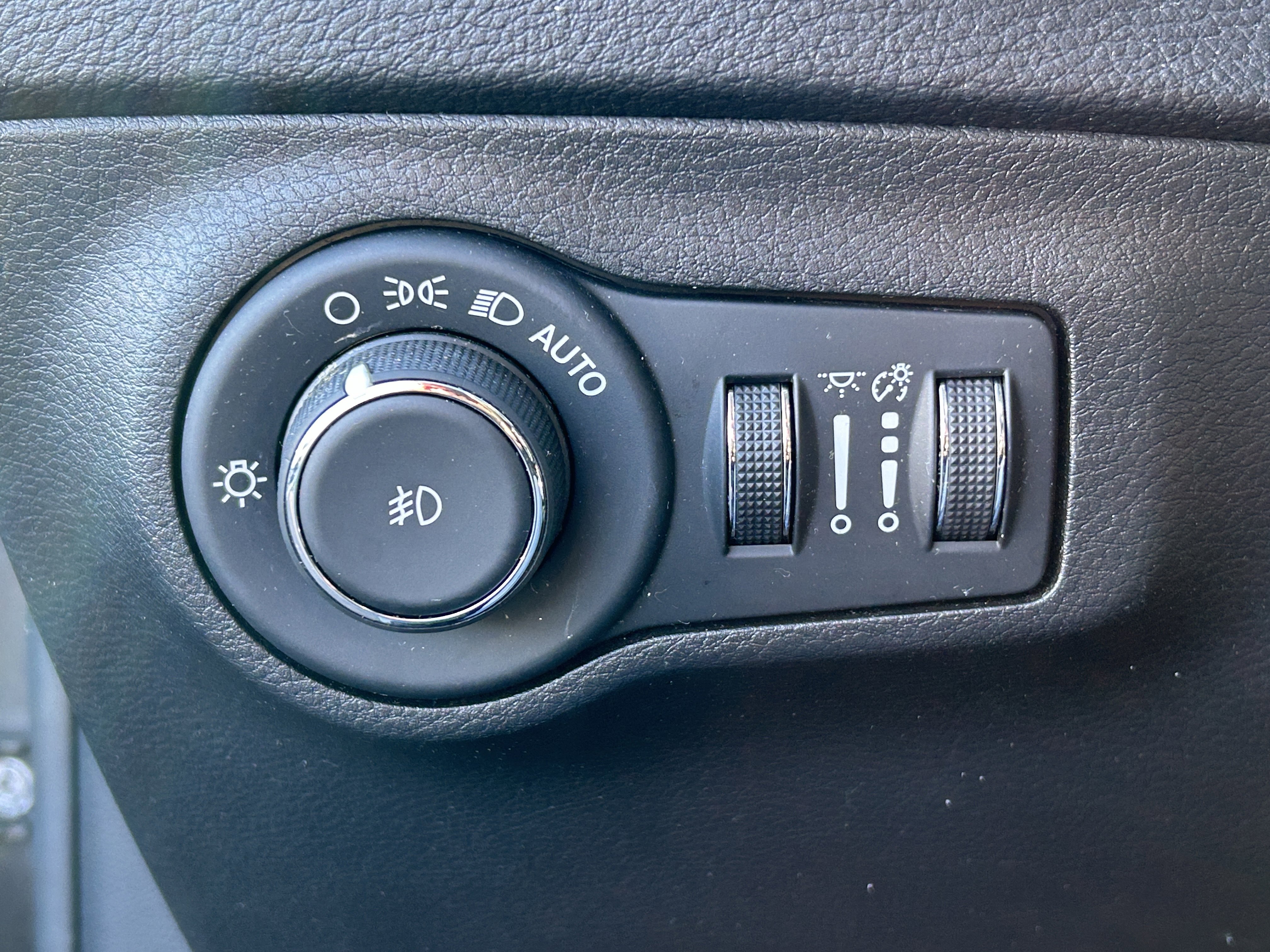 Used 2020 Jeep Compass Latitude AWD/4WD image 12