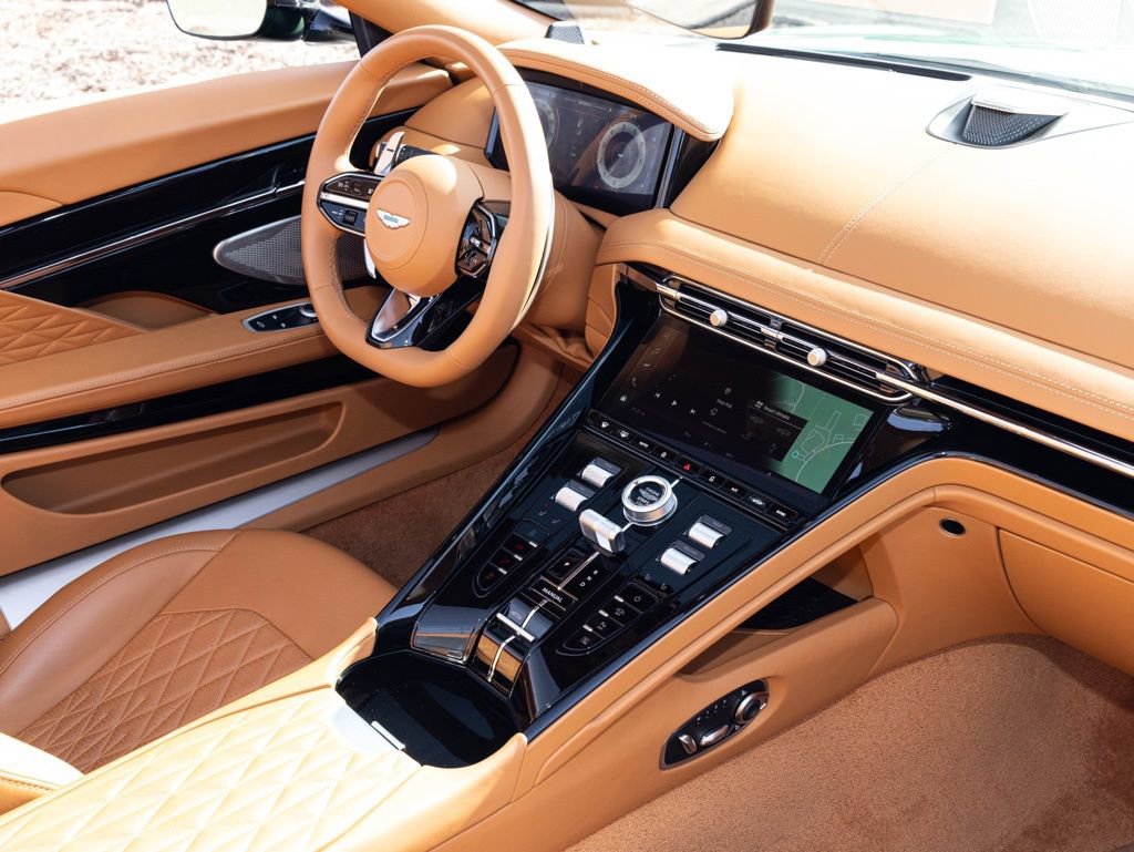 Used 2025 Aston Martin DB12 Volante image 57