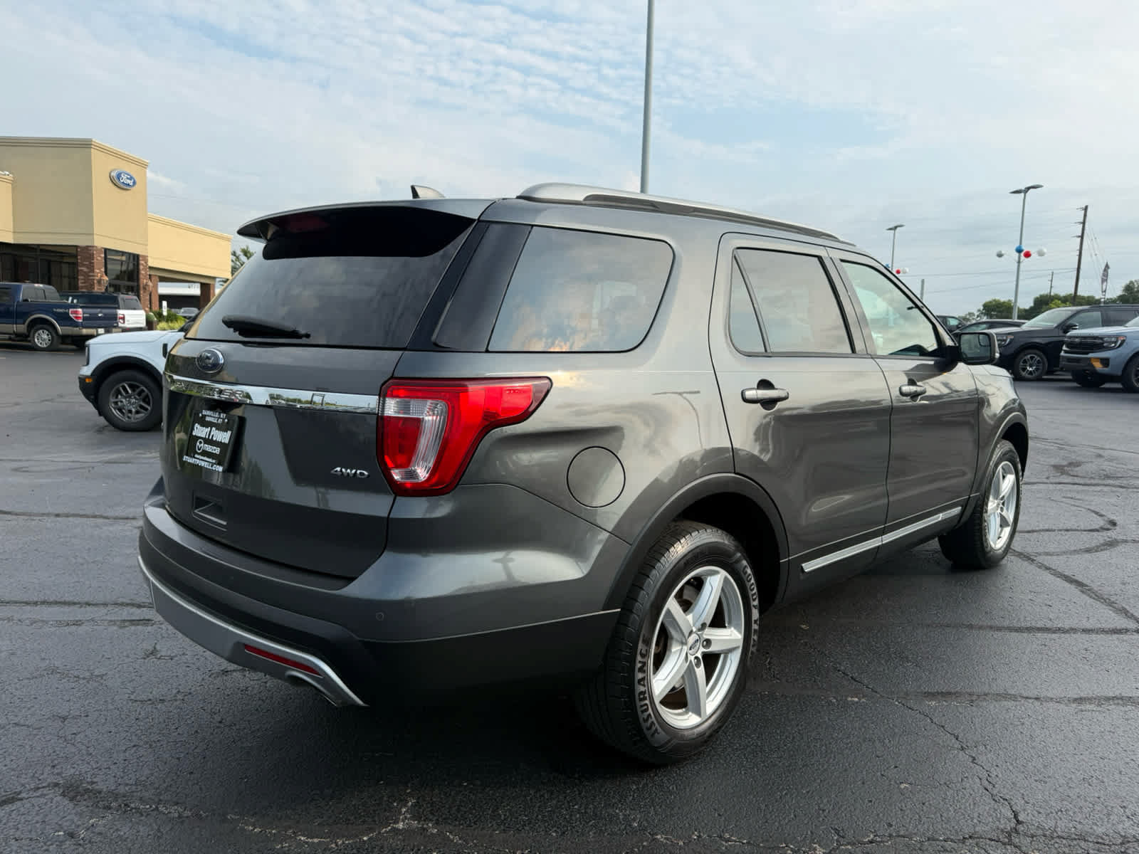 Used 2017 Ford Explorer XLT AWD/4WD image 21