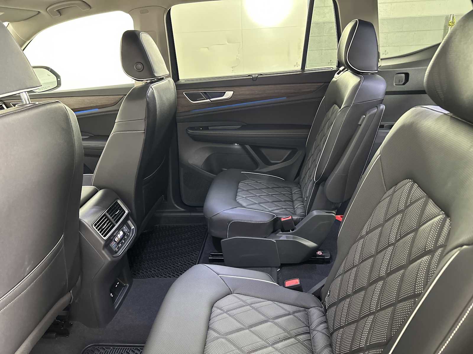 Used 2025 Volkswagen Atlas SEL Premium R-Line image 28