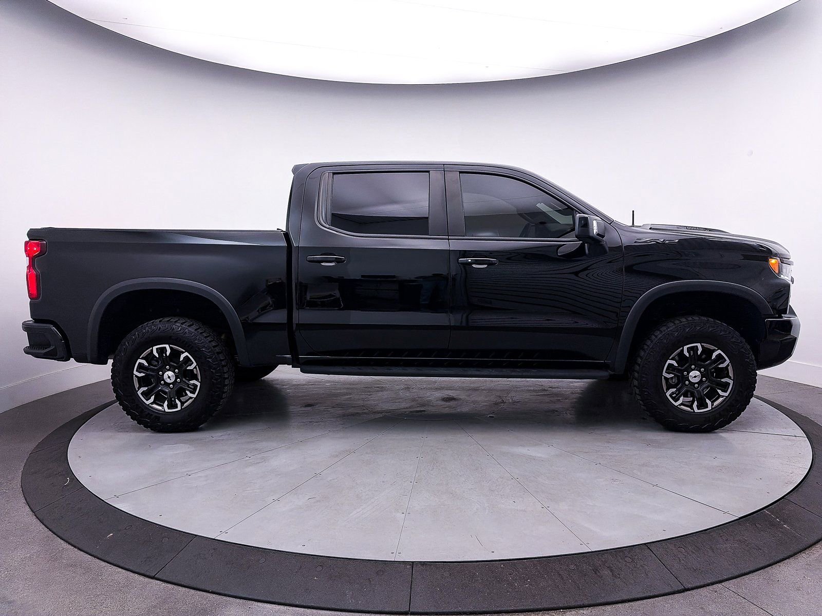 Used 2024 Chevrolet Silverado 1500 ZR2 w/ Technology Package image 46