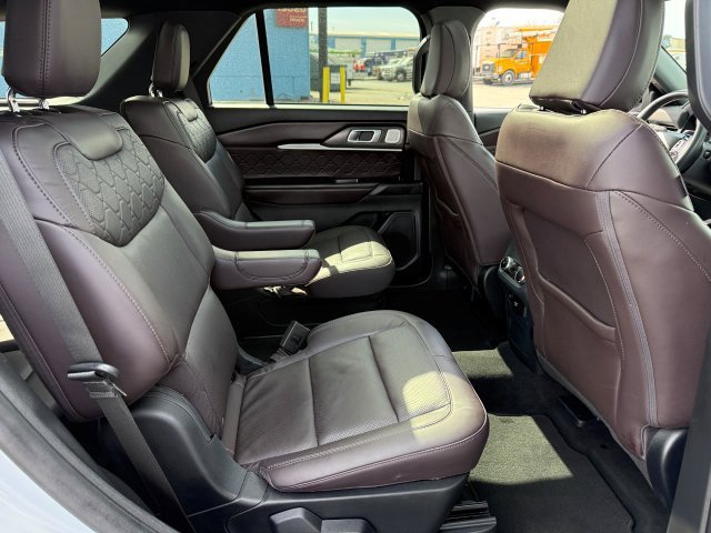 Certified 2025 Ford Explorer Platinum w/ LUX Leather Package AWD/4WD image 24