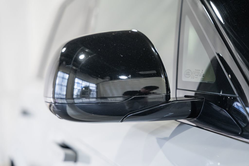 Used 2023 Land Rover Range Rover Sport SE image 18