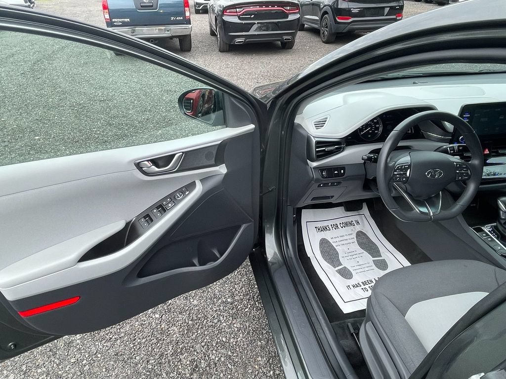 Used 2020 Hyundai Ioniq SE FWD image 10