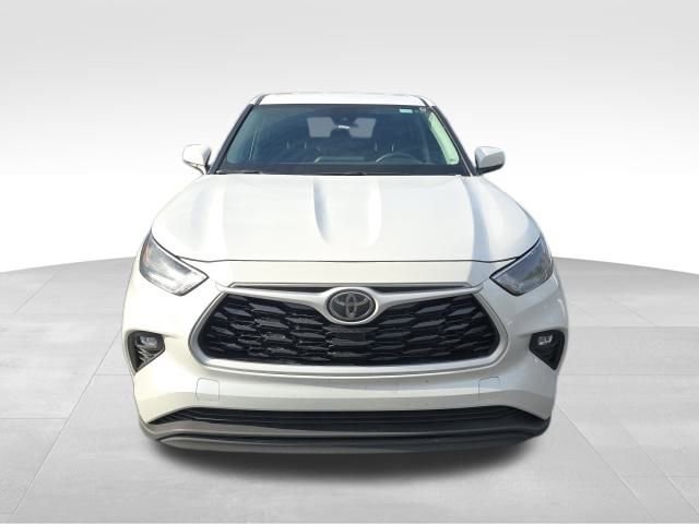 Used 2025 Toyota Highlander LE image 8