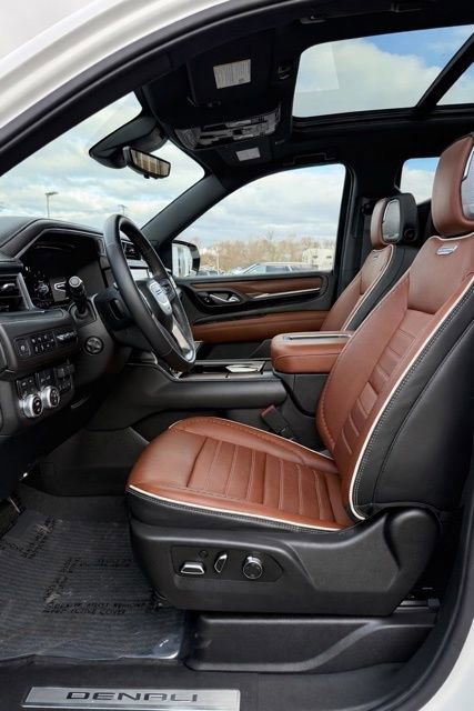 Used 2023 GMC Yukon Denali Ultimate AWD/4WD image 13