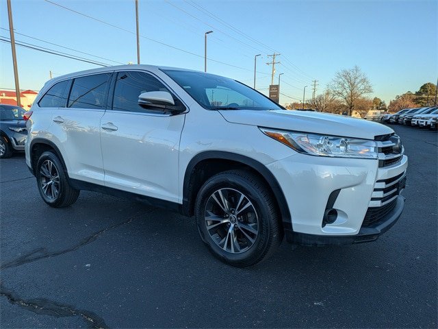 Used 2019 Toyota Highlander LE FWD video 2
