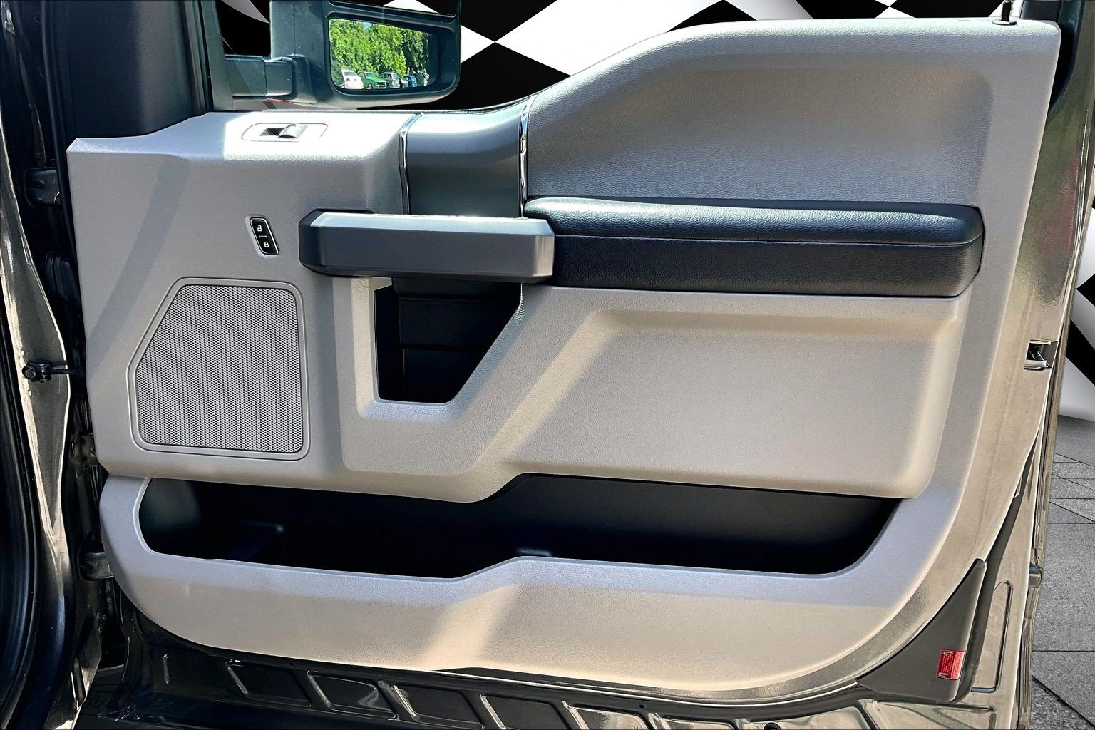 Used 2020 Ford F350 XLT w/ XLT Premium Package AWD/4WD image 19