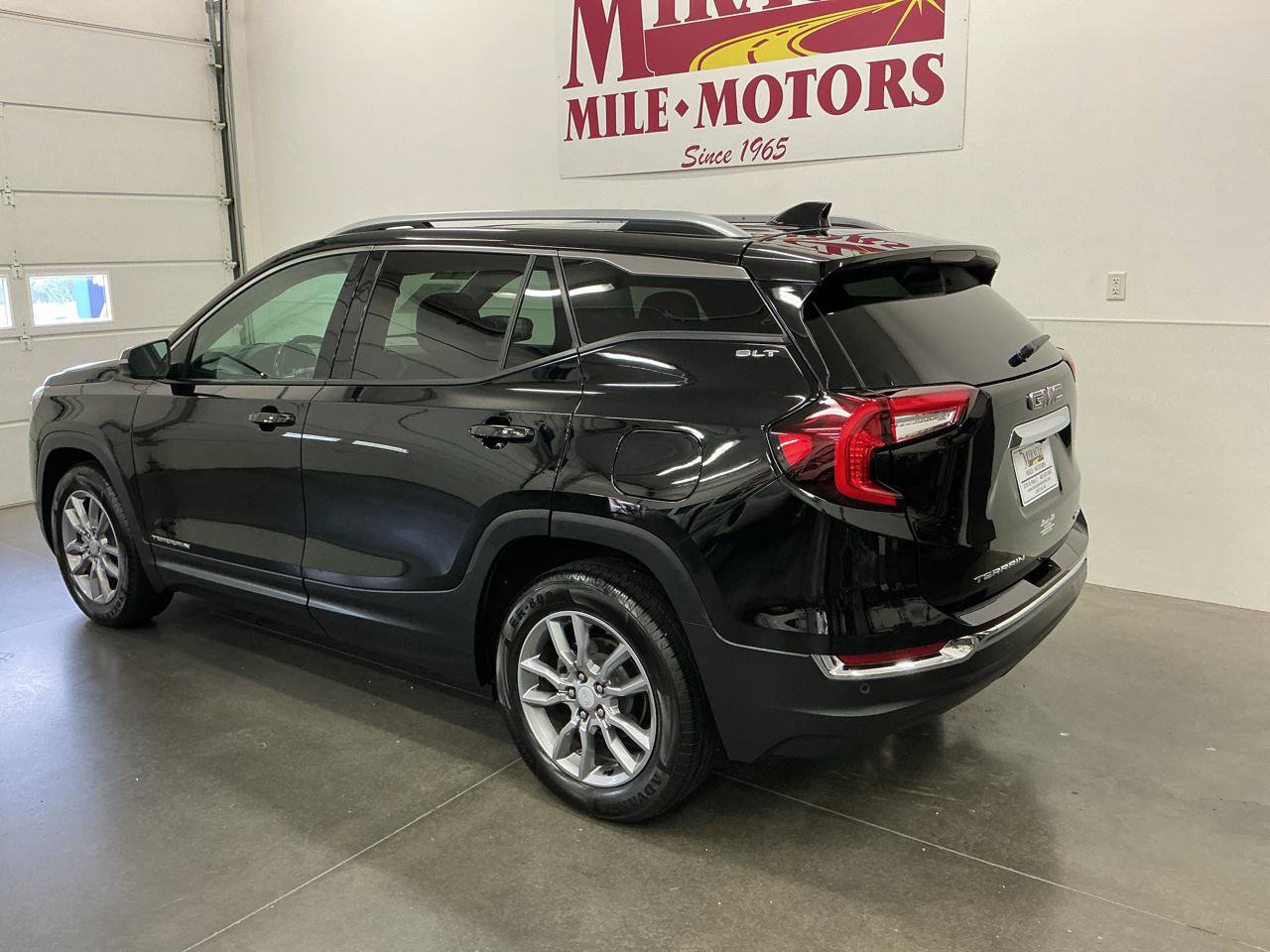 Used 2022 GMC Terrain SLT w/ Infotainment Package II AWD/4WD image 4