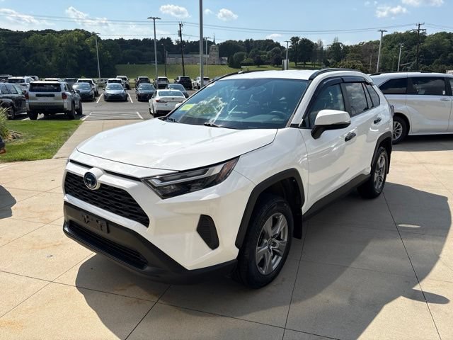 Used 2023 Toyota RAV4 XLE AWD/4WD image 3