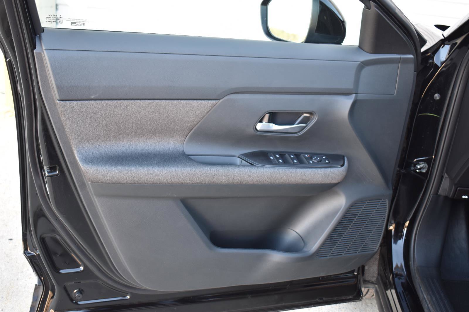 Certified 2025 Nissan Kicks SV image 12