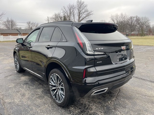 Used 2024 Cadillac XT4 Sport image 2