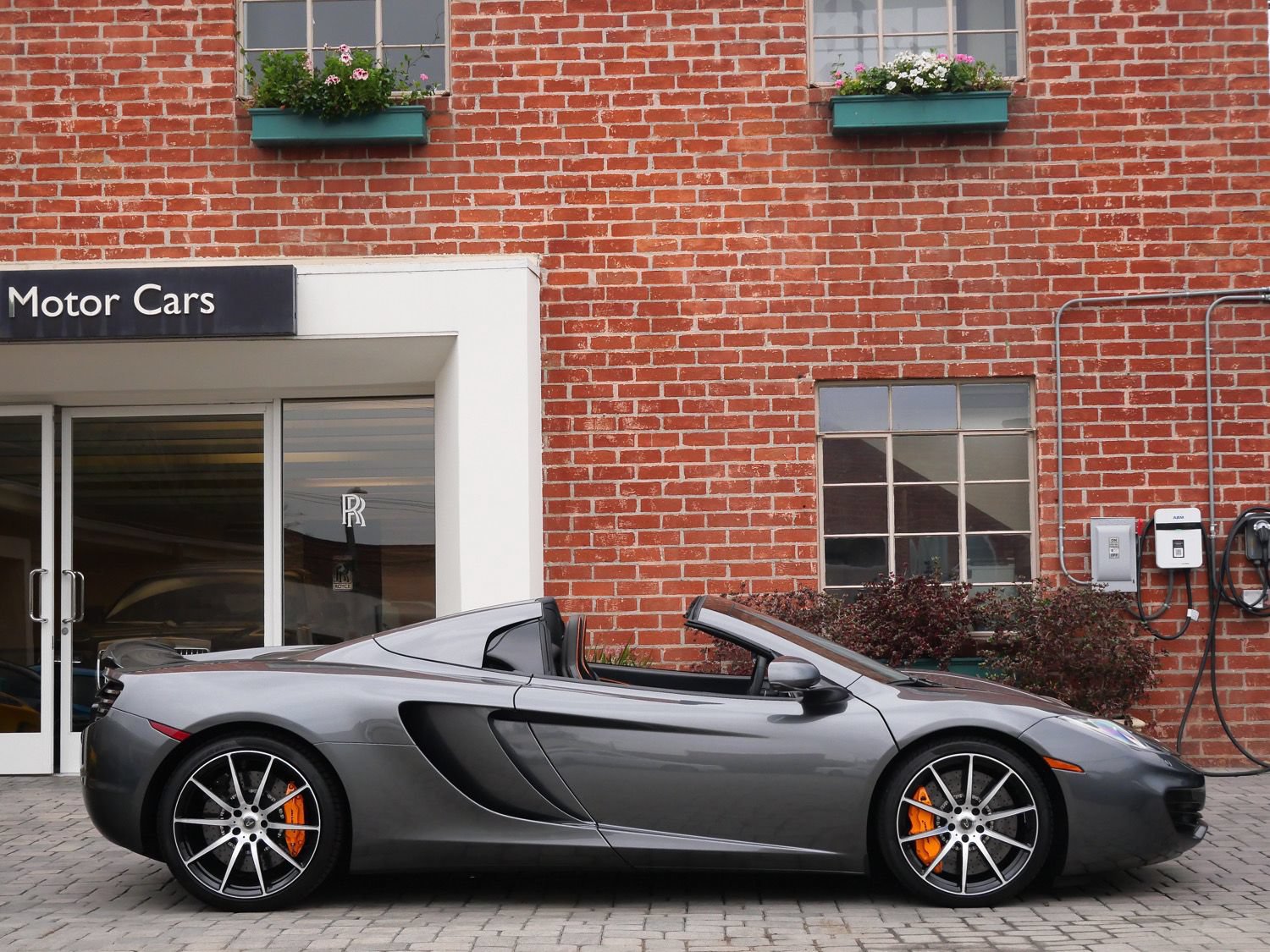 Used 2013 McLaren MP4-12C Spider RWD image 3