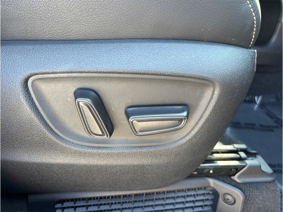 Used 2025 Toyota Sienna Platinum AWD/4WD image 50