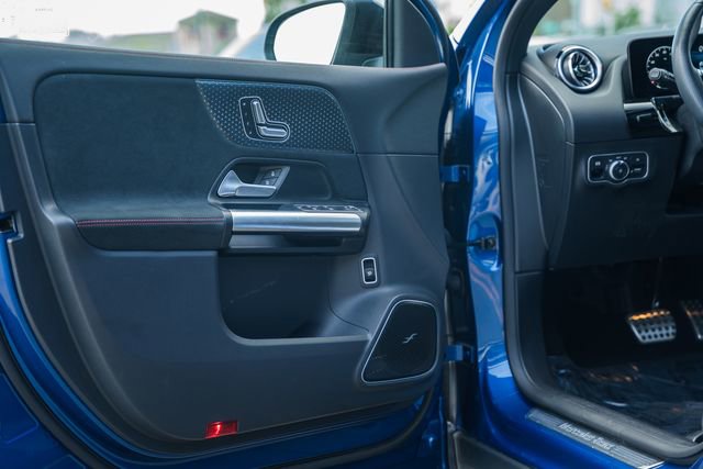 Certified 2024 Mercedes-Benz GLA 250 4MATIC image 38