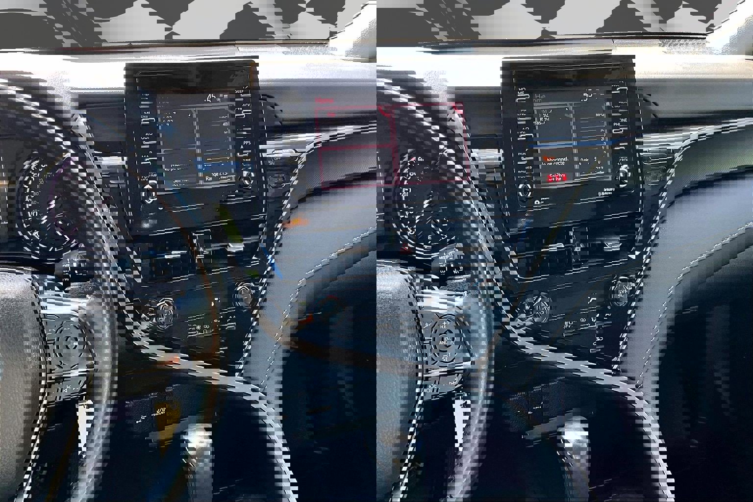 Used 2023 Toyota Camry SE image 6