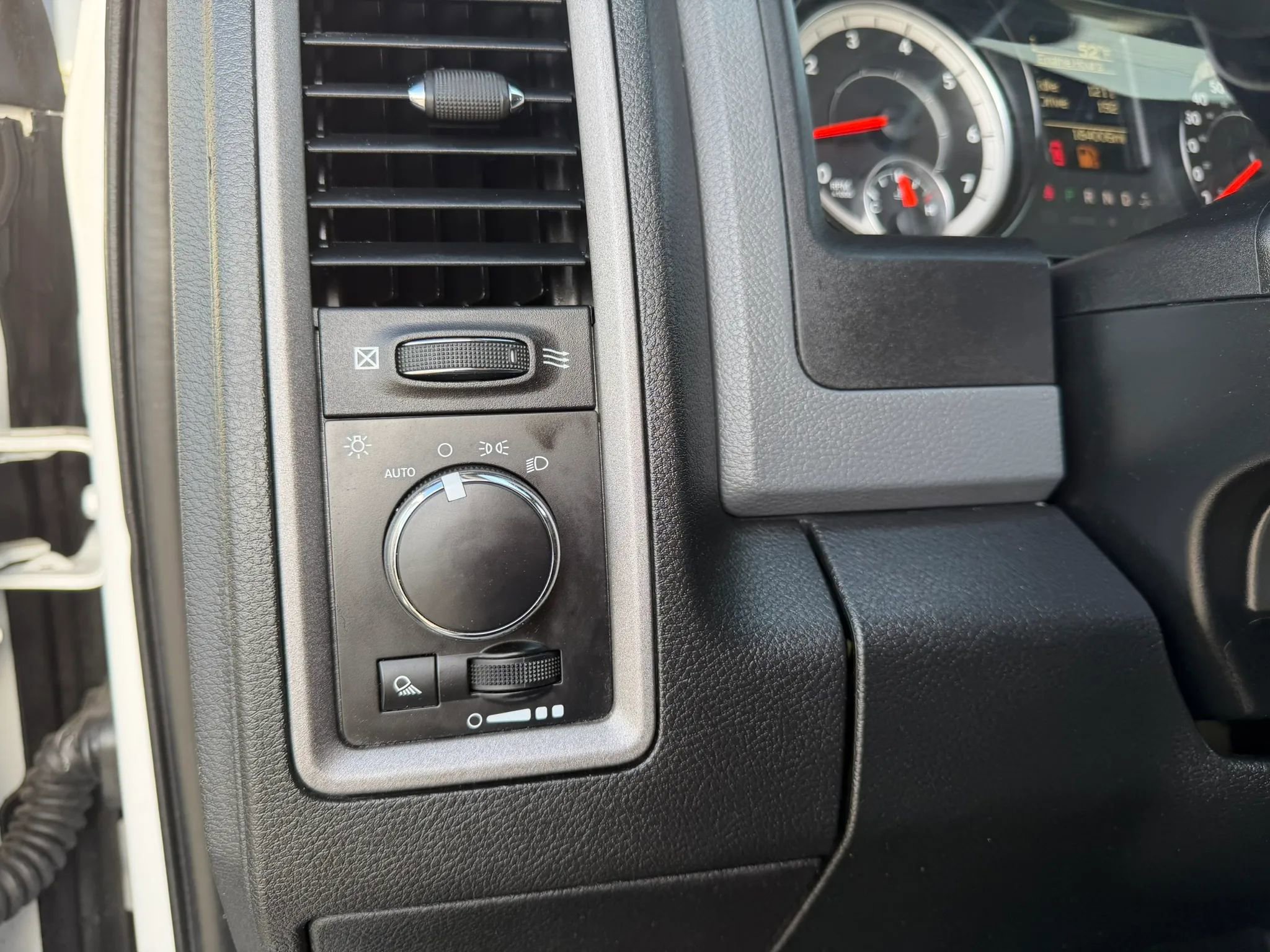 Used 2017 RAM 2500 Tradesman w/ Chrome Appearance Group image 13