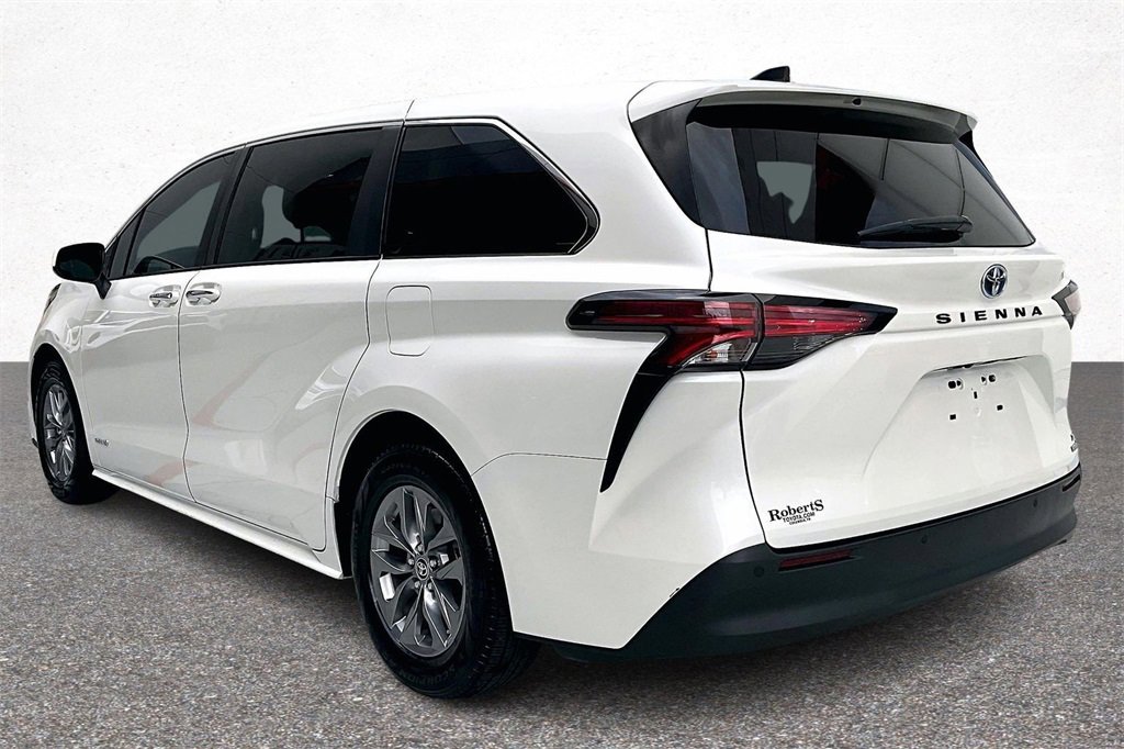 Certified 2021 Toyota Sienna XLE image 5