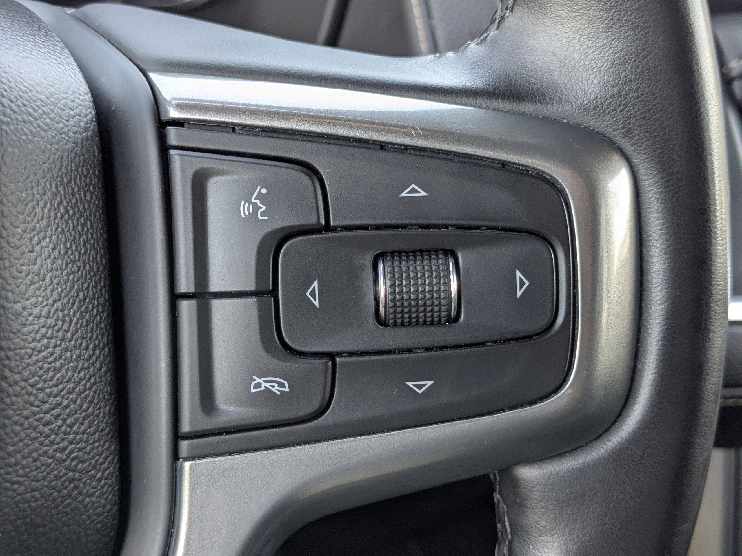 Used 2023 Chevrolet Suburban Premier image 28