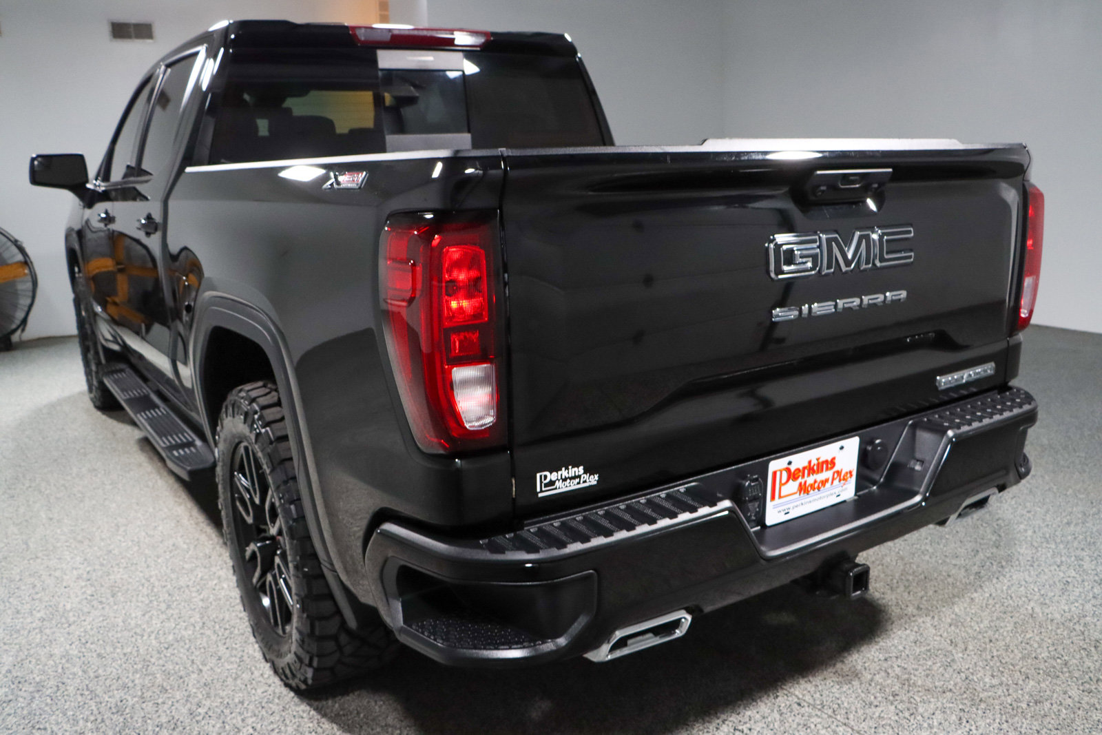 Used 2023 GMC Sierra 1500 Elevation w/ Preferred Package image 10