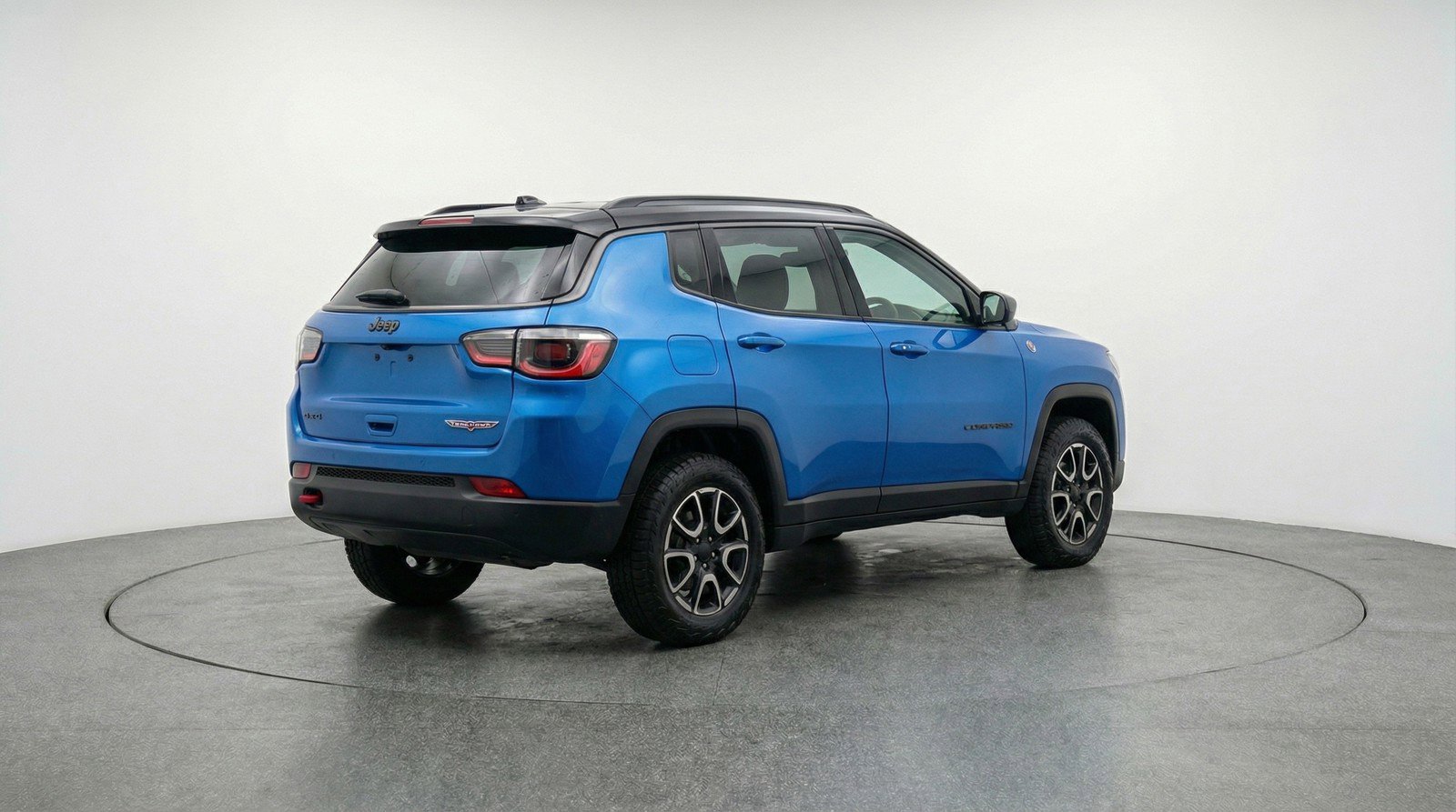 Used 2025 Jeep Compass Trailhawk AWD/4WD image 9