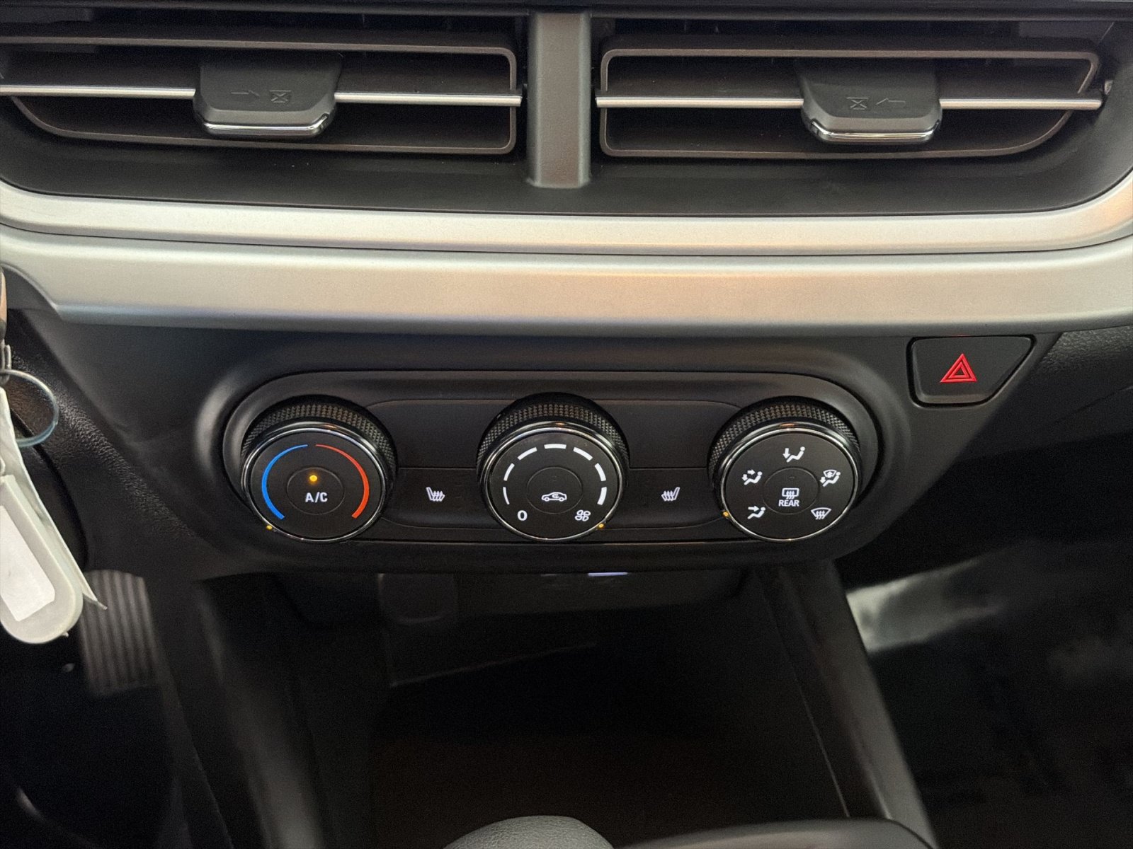 Used 2024 Chevrolet Trax RS w/ Driver Confidence Package FWD image 21