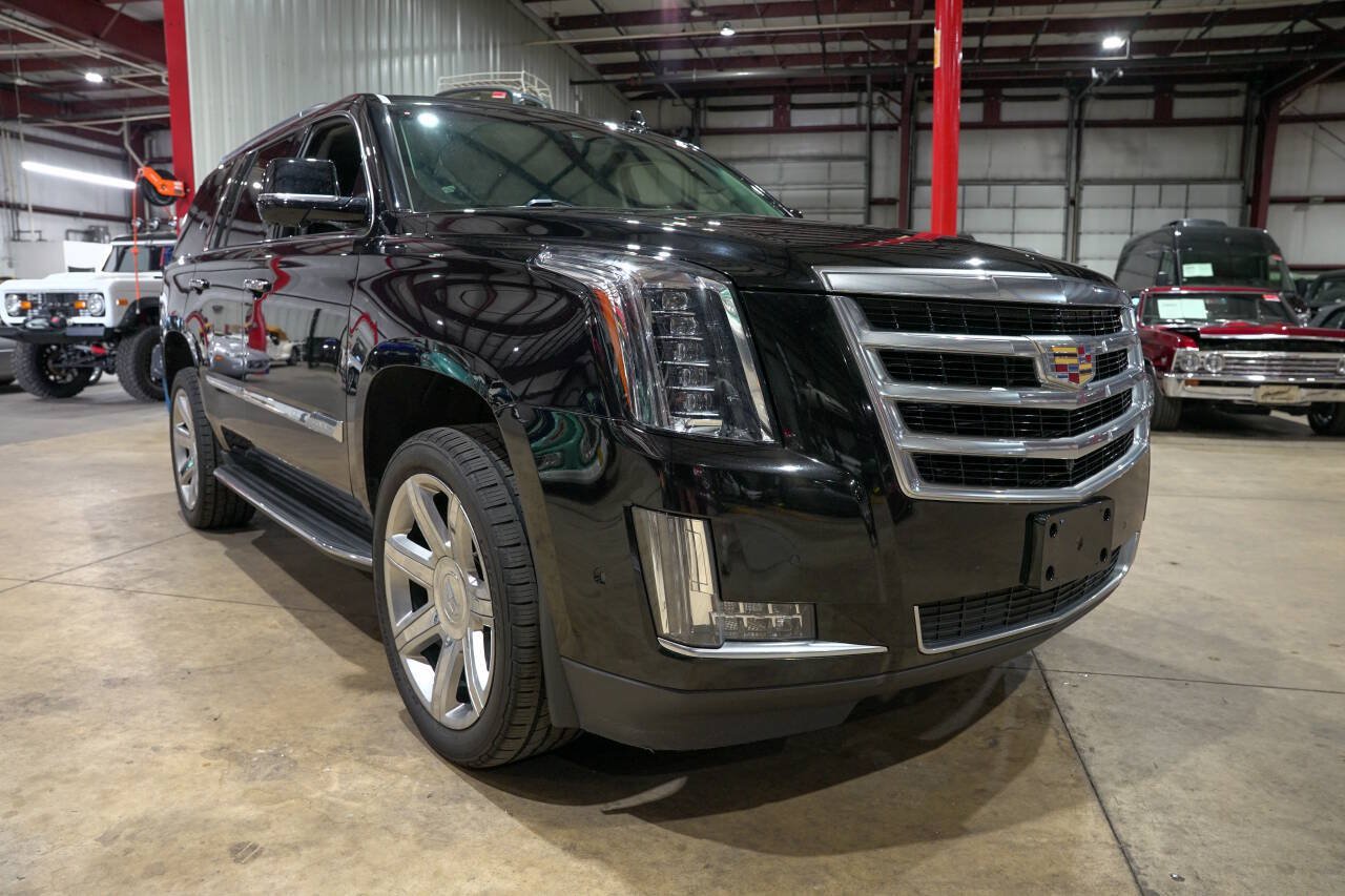 Used 2017 Cadillac Escalade Luxury AWD/4WD image 12
