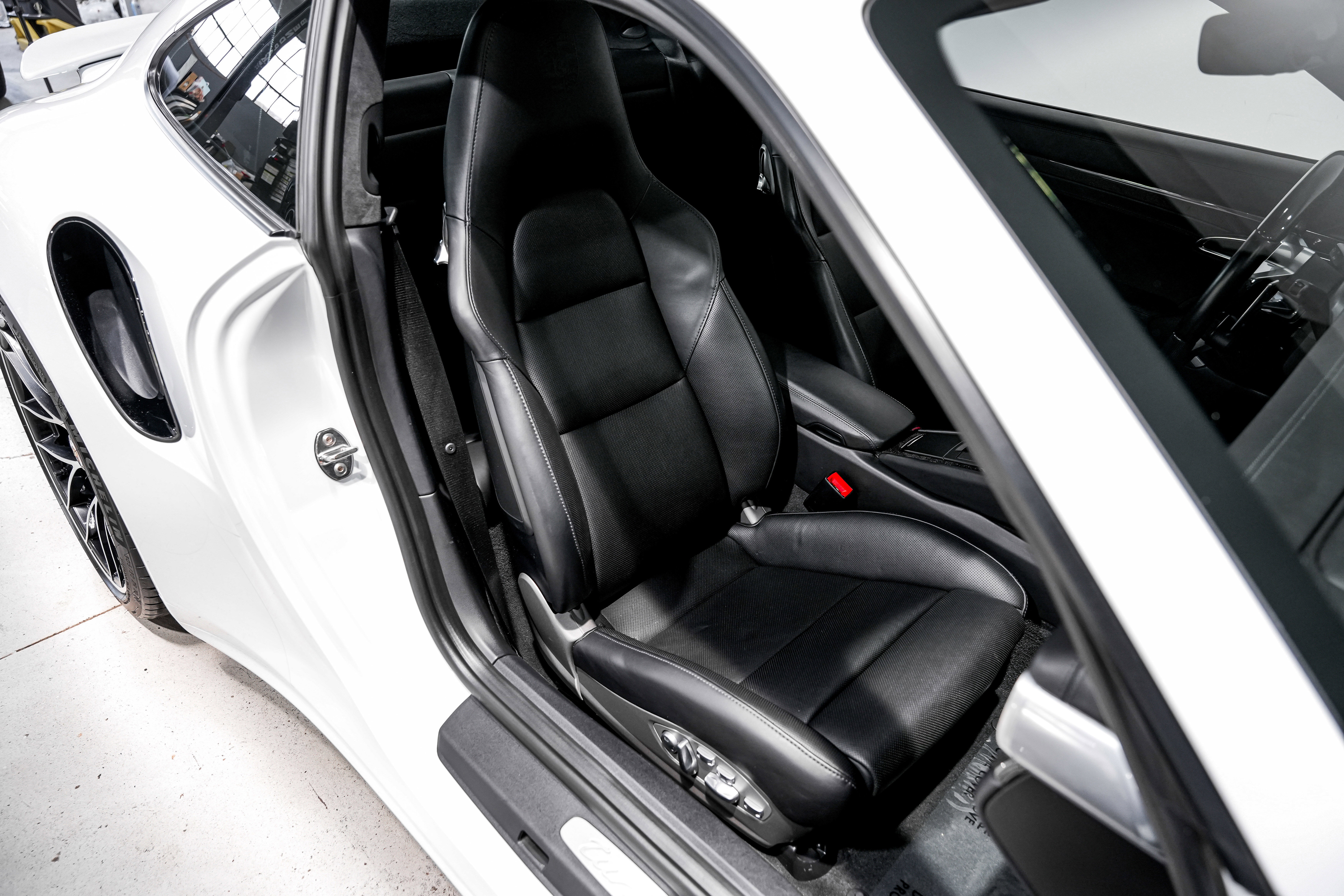 Used 2018 Porsche 911 Turbo S AWD/4WD image 30