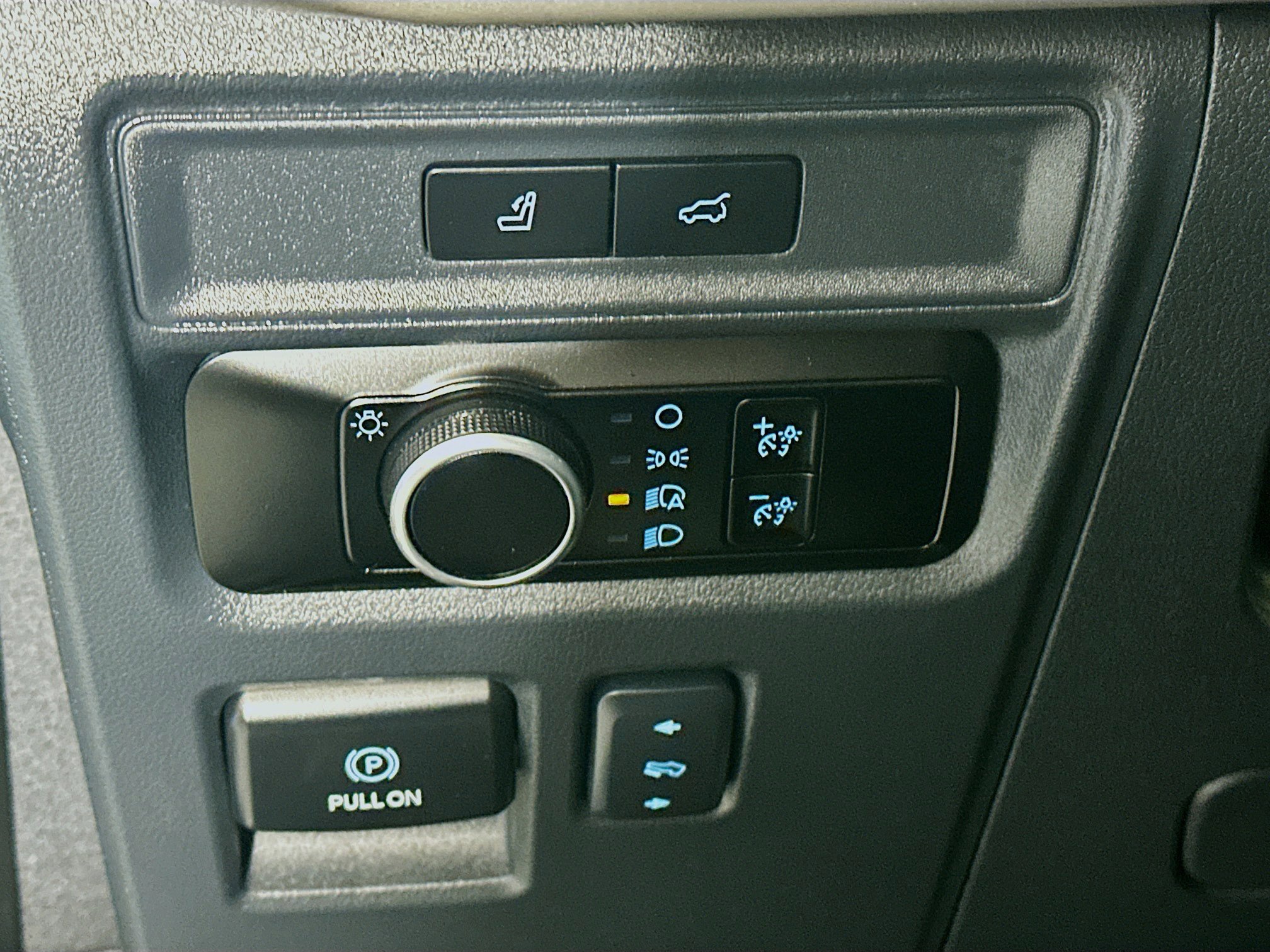 Used 2024 Ford Expedition XLT image 17