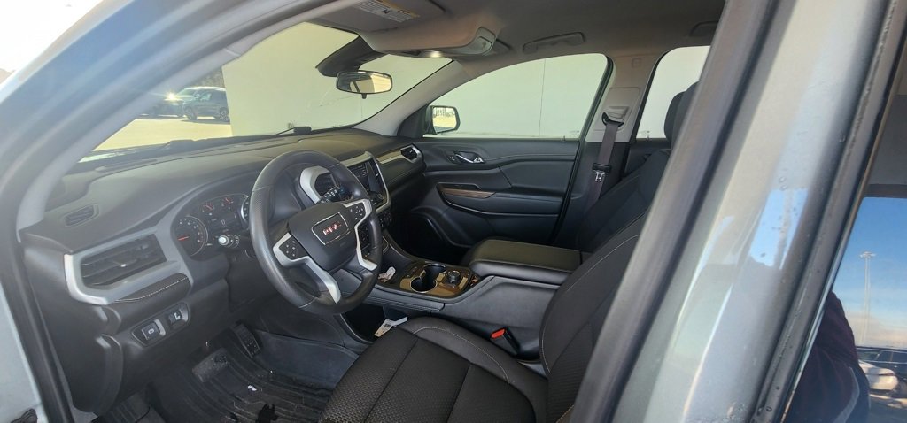 Used 2023 GMC Acadia SLE image 11