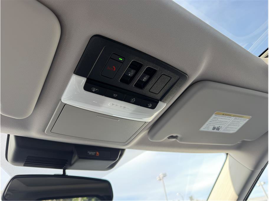 Used 2025 Mitsubishi Outlander 4WD Plug-In Hybrid image 18